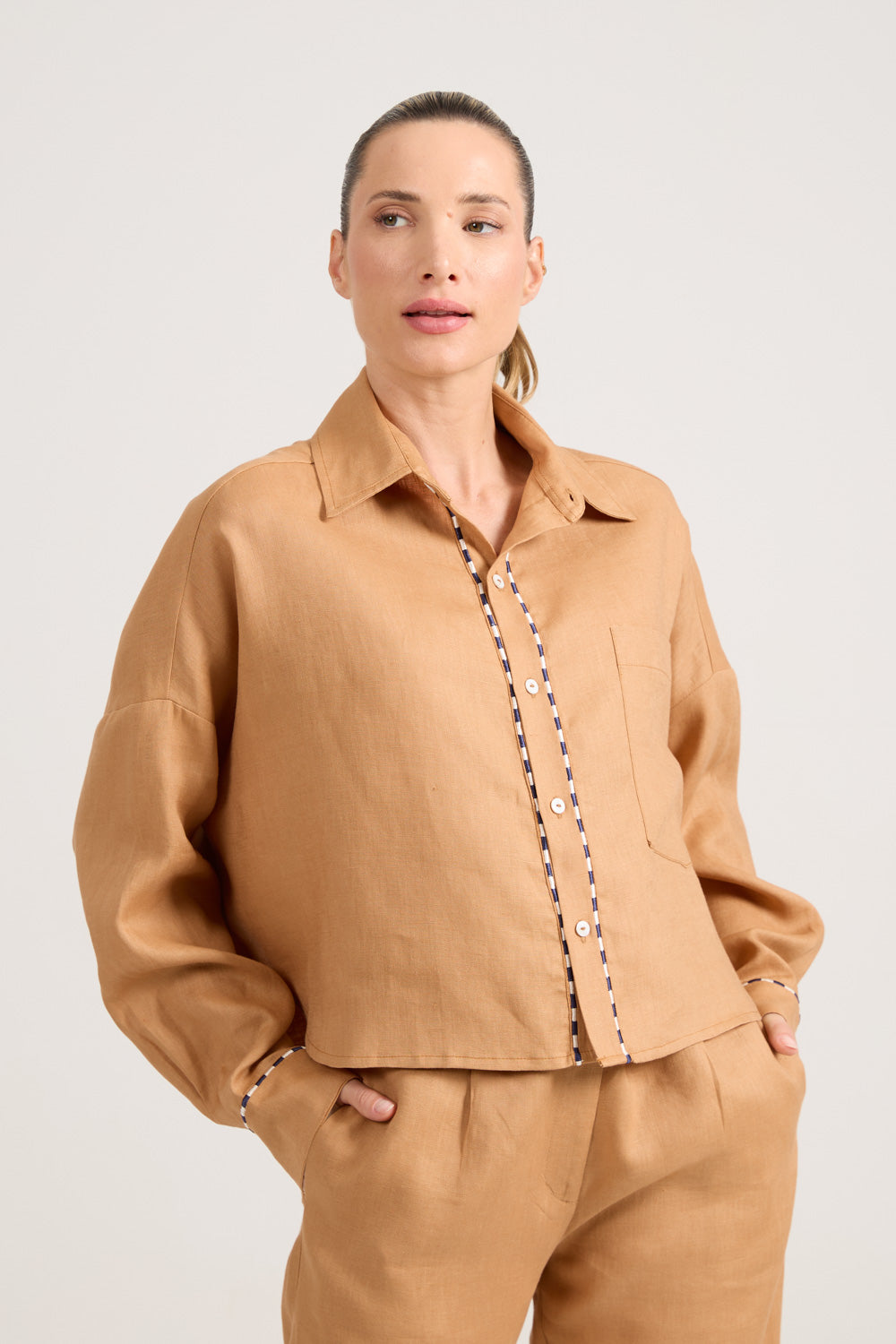 Camisa Detalhes Caramelo