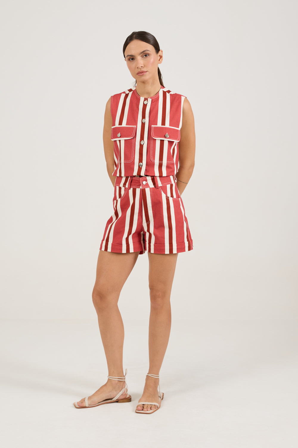 Short Sarja Listras