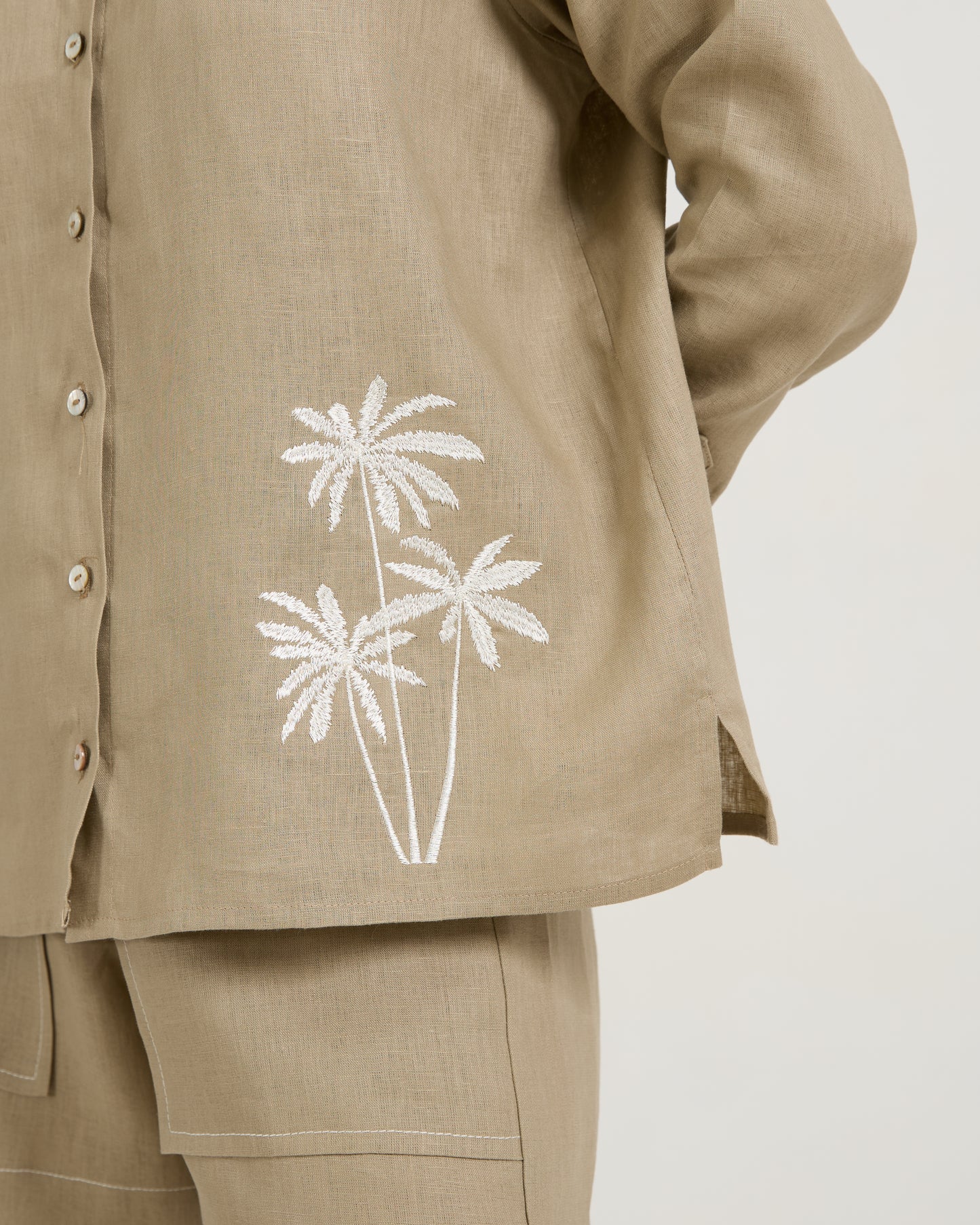 Camisa Bolsos Palmeira Cáqui