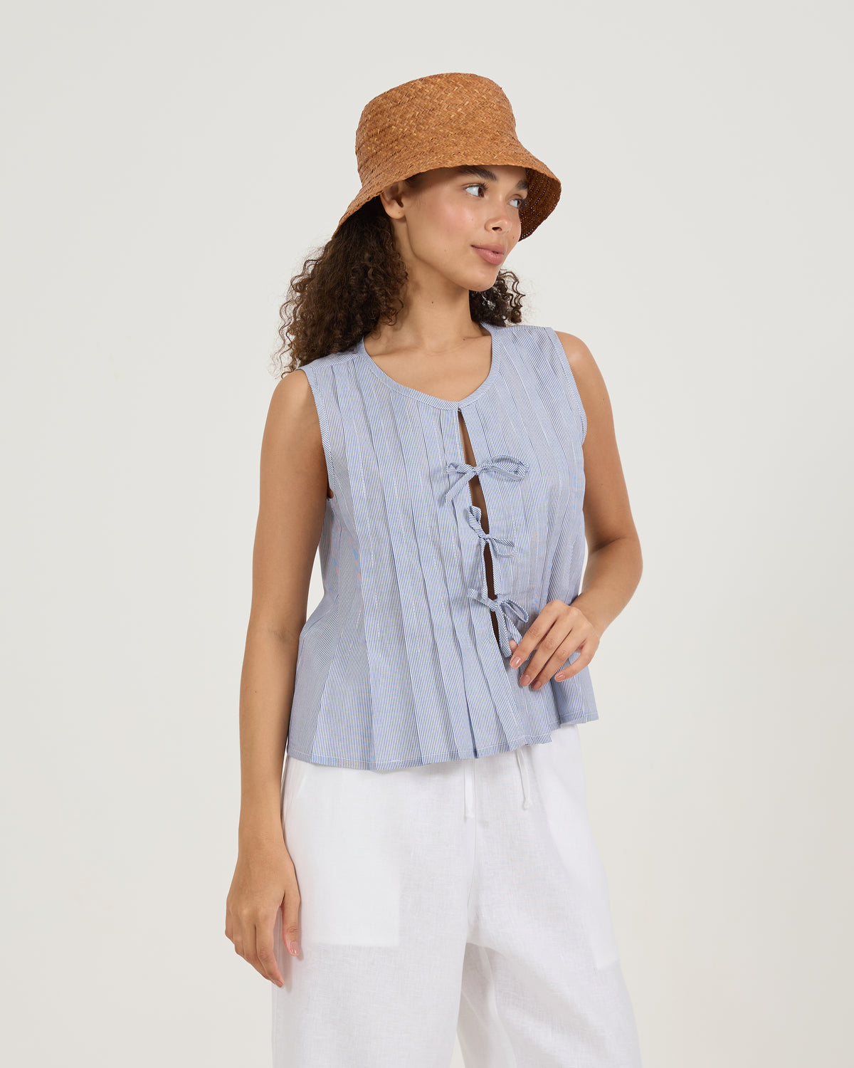 Blusa Pregas Cordões