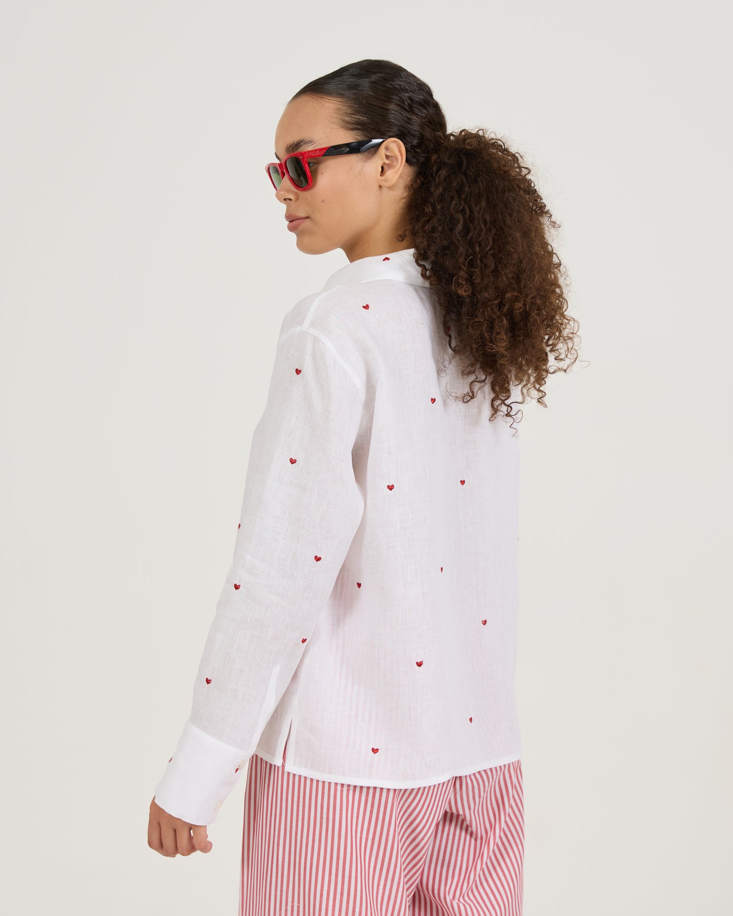 Camisa Bolsos Bordada Coração