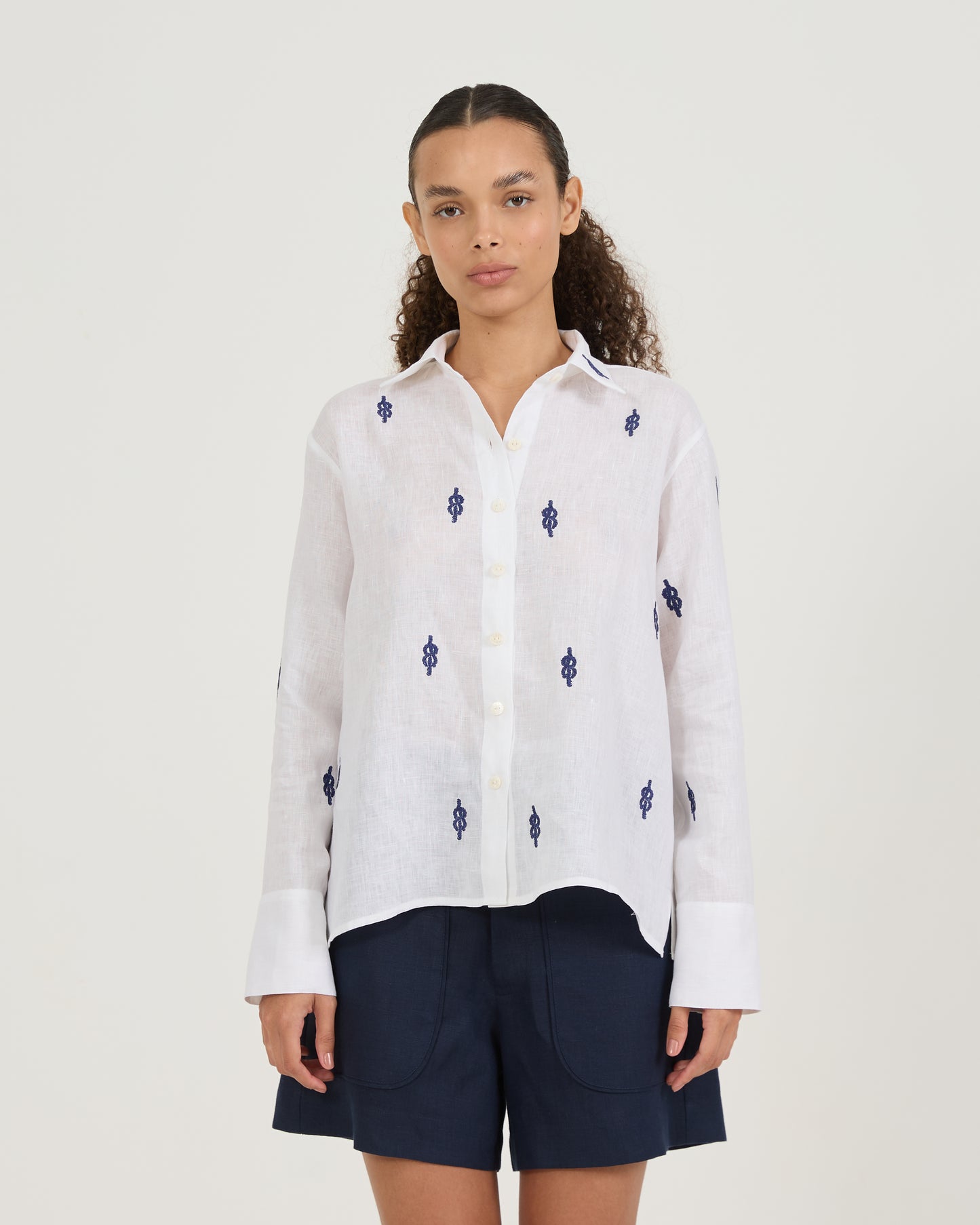Camisa Bolsos Bordada Nó Mar