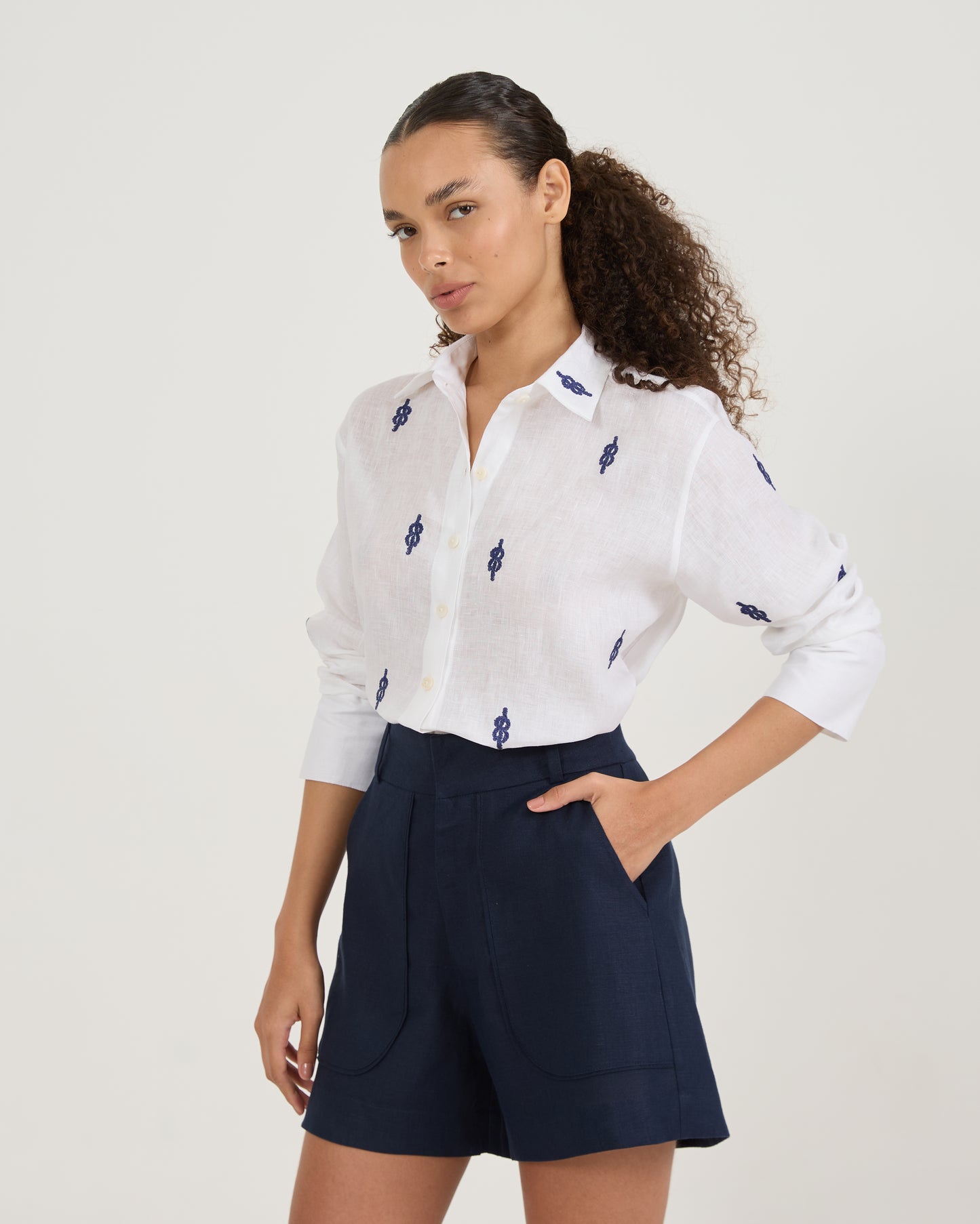 Camisa Bolsos Bordada Nó Mar